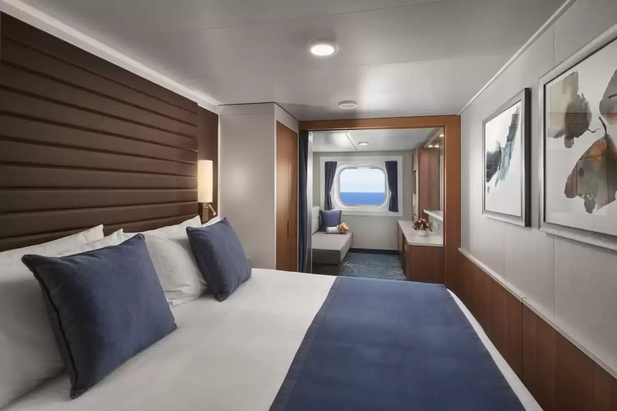 am Norwegian Encore :   2
