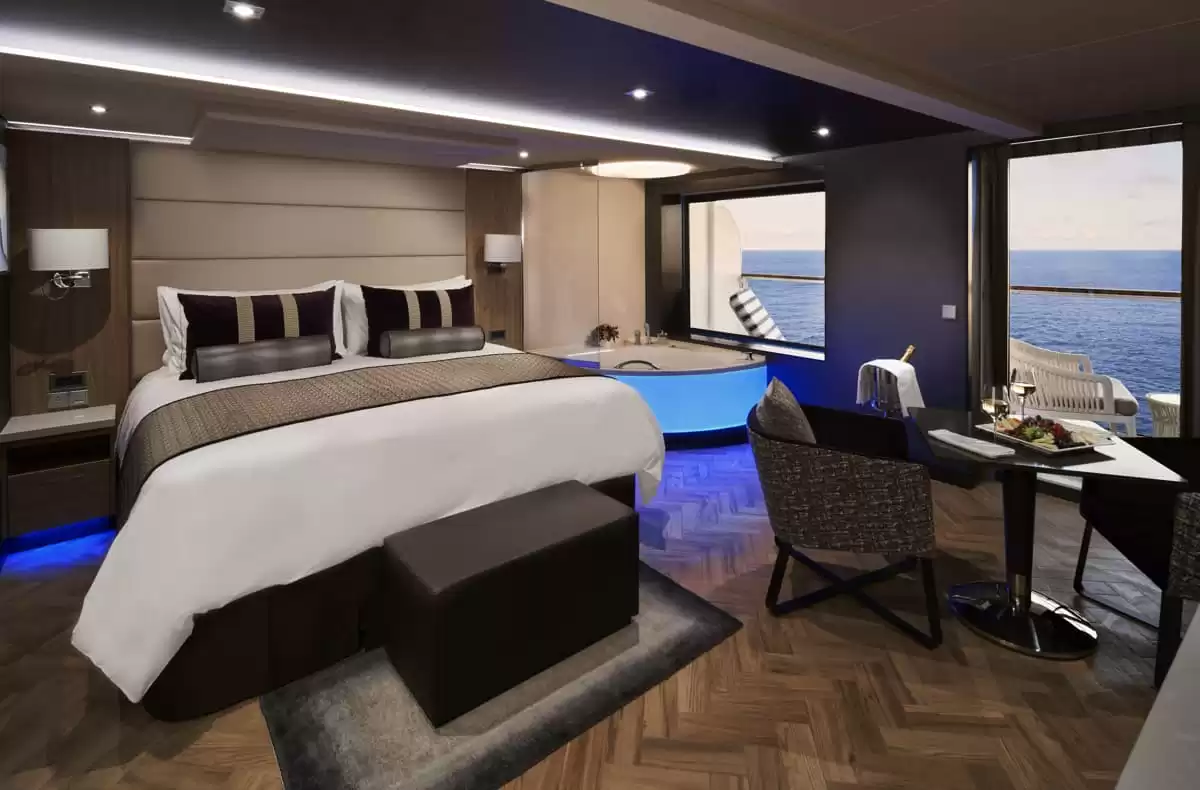 am Norwegian Encore :   7