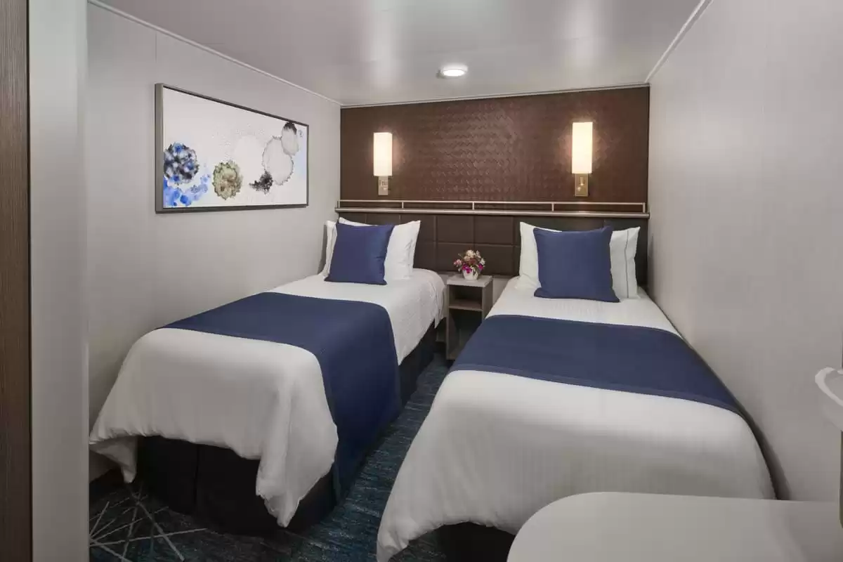 am Norwegian Encore :   8