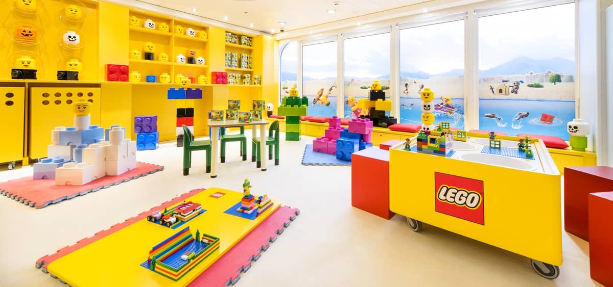 3- KIDS CLUBS & ARCADE <br> SPASS FÜR KINDER UND TEENS AN BORD