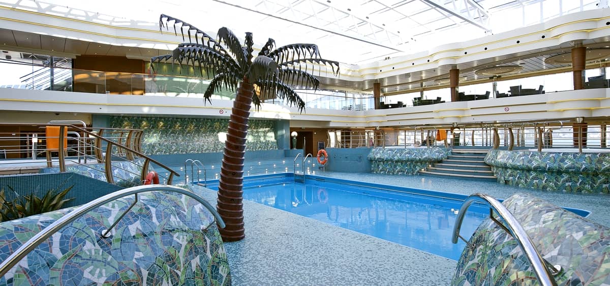 2- SIRENE POOL <br> BADEERLEBNIS ZWISCHEN HIMMEL UND MEER