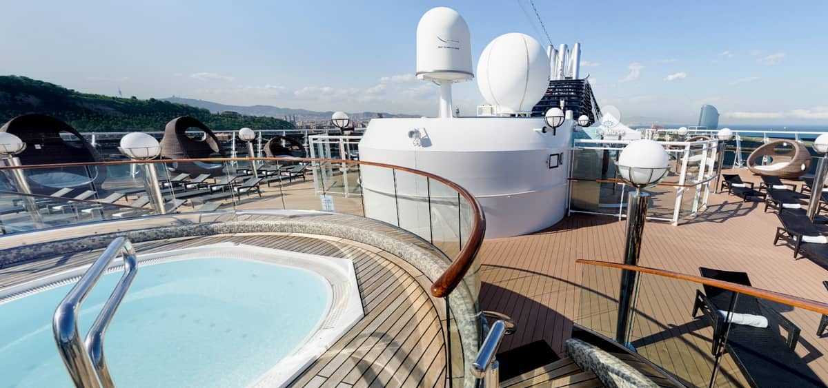 4- TOP 18 SOLARIUM <br> EXKLUSIVE ENTSPANNUNG AUF DEM OBERDECK