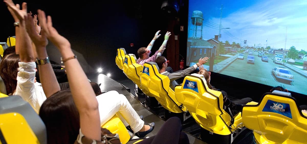 2- CINÉMA 4D <br> VIBRIEREN SIE ZUR RITMUS DES FILMS