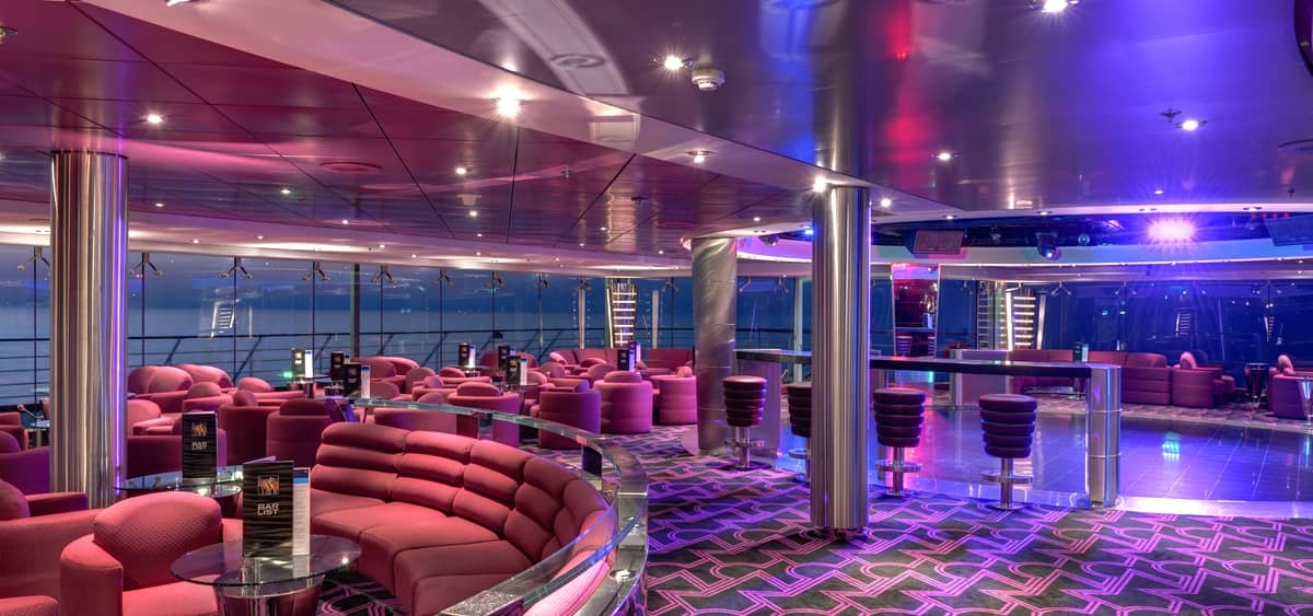 3- BYBLOS DISCOTECA <br> DAS PANORAMISCHE DANCEFLOOR