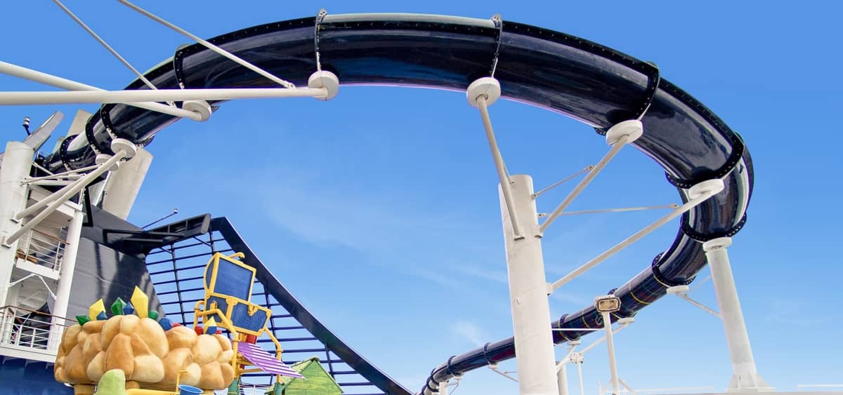 1- VERTIGO <br> SPEKTAKULÄRE ABFAHRT UND ATEMBERAUBENDE AUSSICHTEN