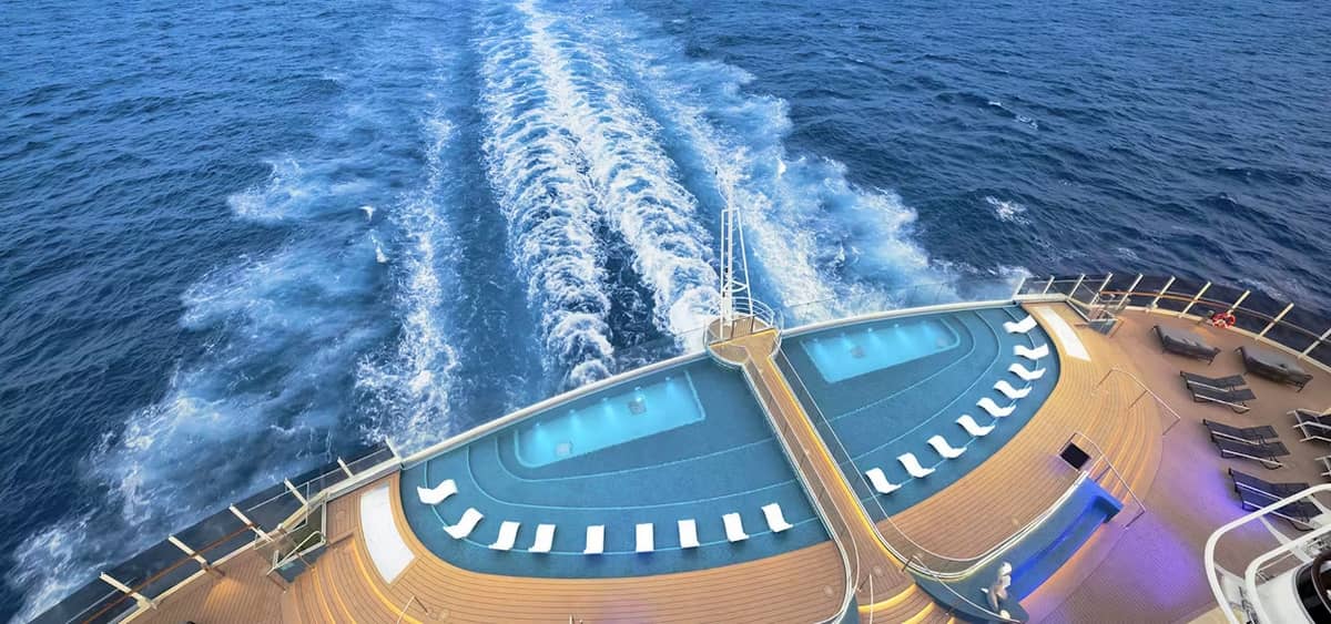 1- AFT INFINITY POOL <br> EINTAUCHEN IN DEN HORIZONT