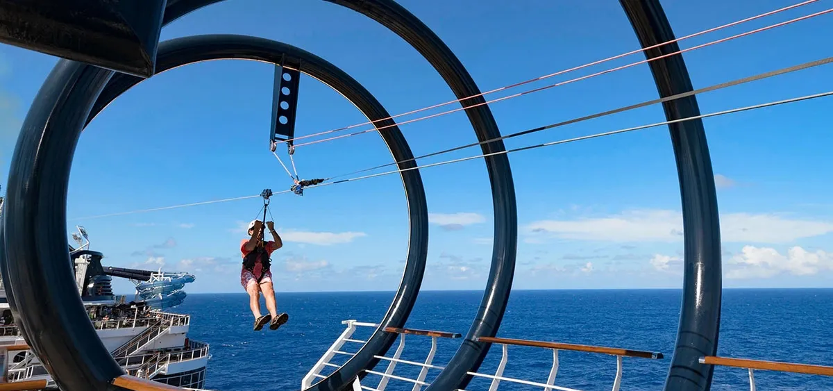 1-ZIPLINE <br> ADRENALIN UND ATEMBERAUBENDE AUSSICHT