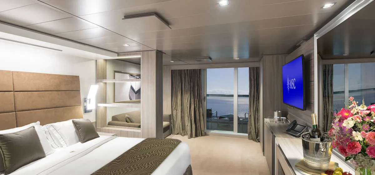 8-MSC YACHT CLUB <br> DER EXKLUSIVE KOMPLEX DER MSC SEASIDE