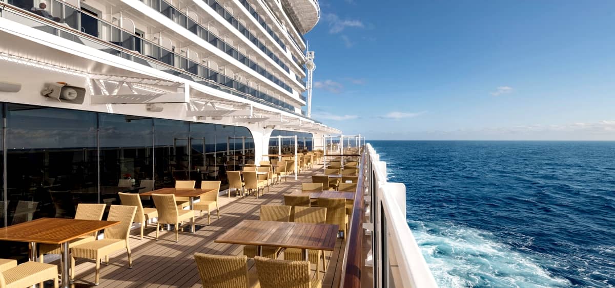 1- WATERFRONT BOARDWALK <br> 360°-PANORAMABLICK