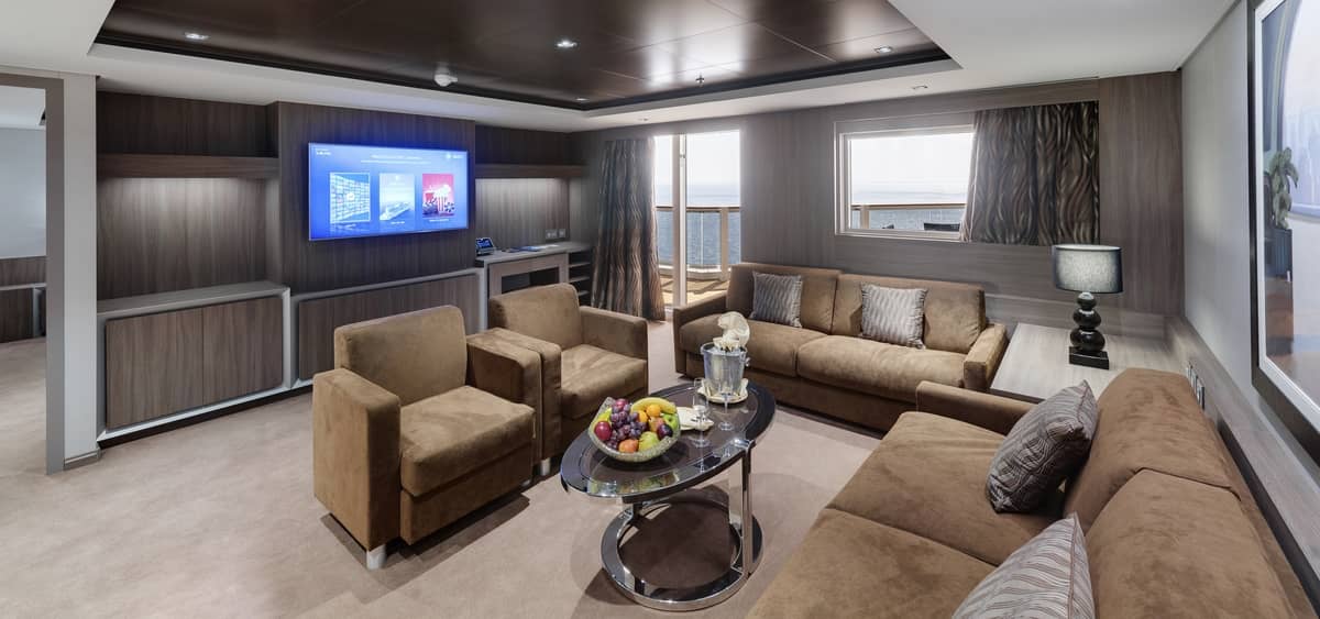 5- DER MSC YACHT CLUB <br> EIN ZUFLUCHT DER RUHE VORNE AM SCHIFF