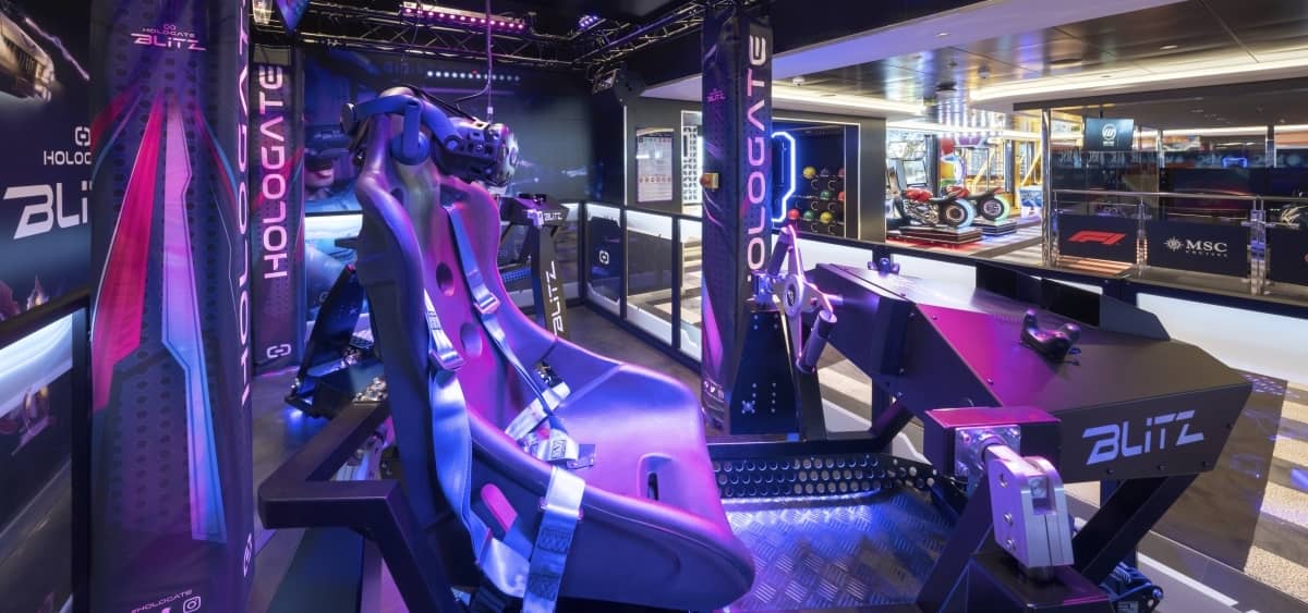 4- HOLOGATE ARENA <br> INTENSIVES VR-ERLEBNIS AUF SEE