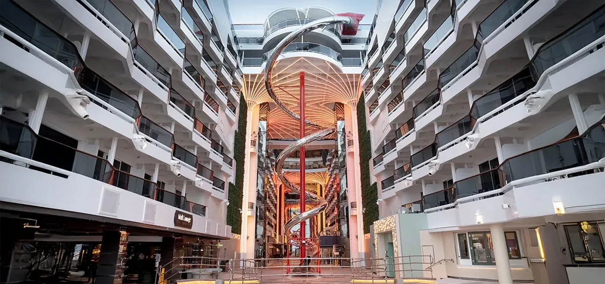 1- VENOM DROP @ THE SPIRAL <br> XXL-TOBOGGAN OHNE WASSER ÜBER SEE