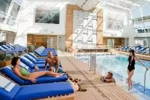 Sonnendeck, Pool und Whirlpool