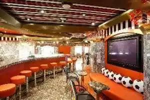 12 bars, dont un Bar à Café et Chocolat et un Bar à Cigares