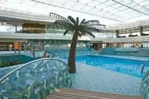 Überdachter Pool
