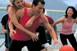 Basketball-/Volleyballplatz