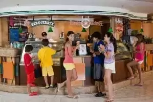 16 Bars, Clubs und Salons