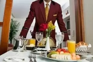 Zimmerservice rund um die Uhr