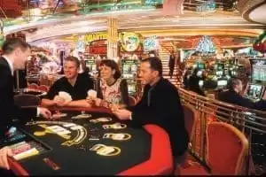 Casino Royale® de 600 m2 aux couleurs de Las Vegas, avec 188 machines à sous et 11 tables de jeu