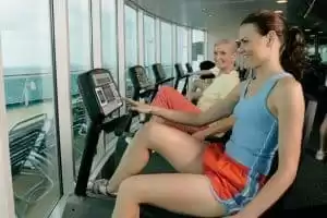 Gymnase de dernière génération, avec cours de yoga, aérobic et kick-boxing