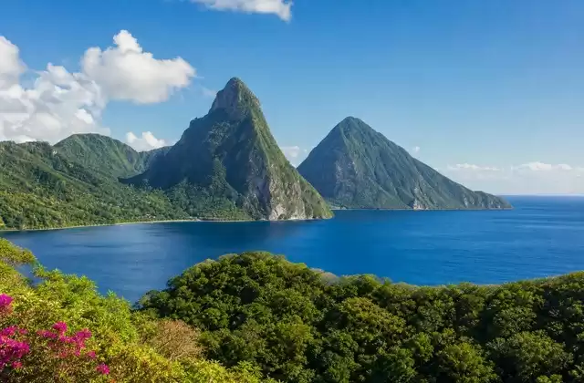 Die Pitons auf St. Lucia