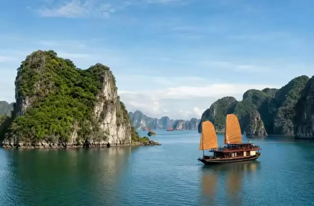 In der Halong-Bucht