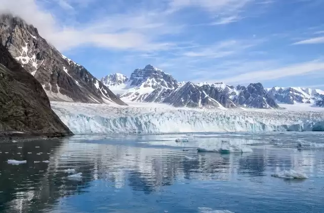 Vor den Gletschern des Kongsfjords