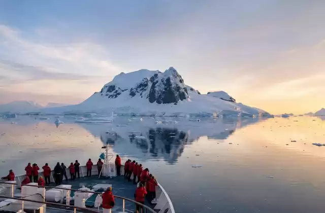 Überquerung des Polarkreises (66°33' S)