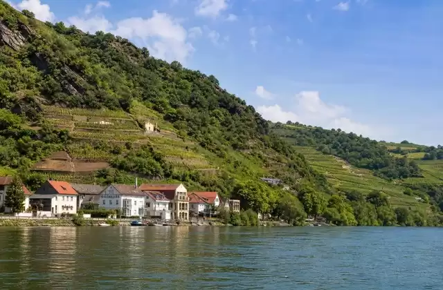 Fahrt am Fuße der sächsischen Weinberge