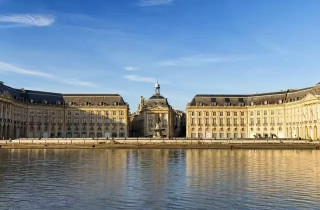 Bordeaux von der Garonne