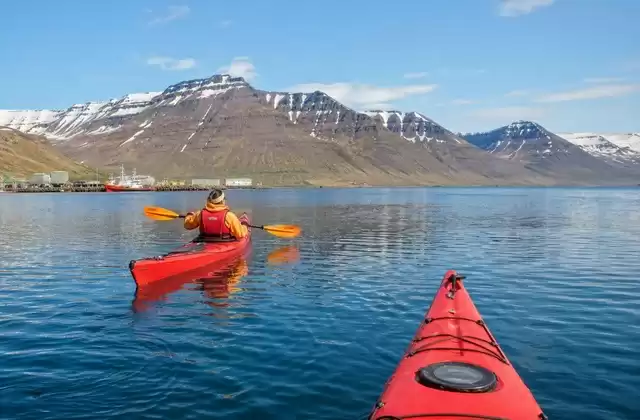 Seekajak im Fjord