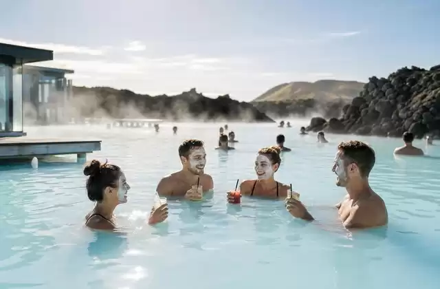 Baden in der Blue Lagoon