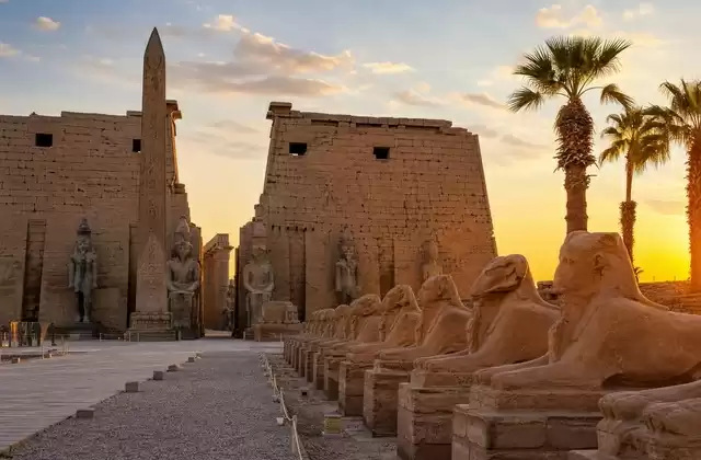 Der Luxor-Tempel am Abend