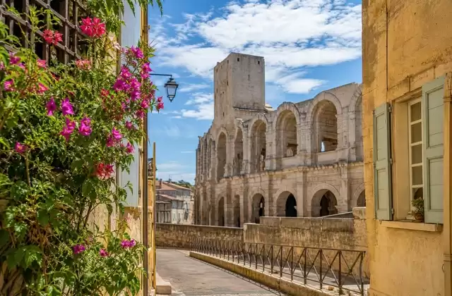Arles zwischen römischem Amphitheater und dem Licht Van Goghs