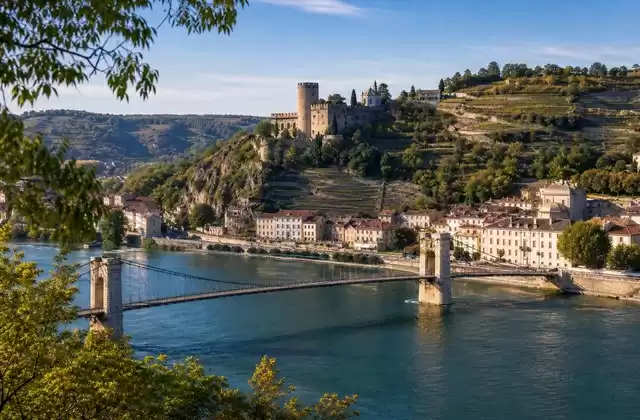 Tournon-sur-Rhône und der Charme beider Ufer