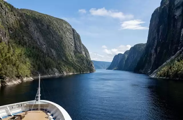 Durch den Saguenay-Fjord fahren