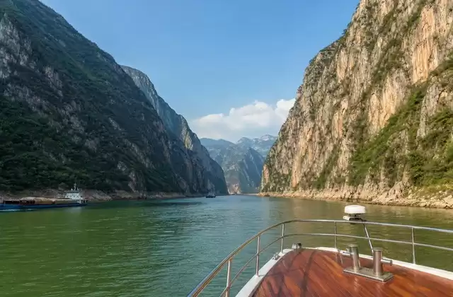 Durch die Qutang-Schlucht fahren