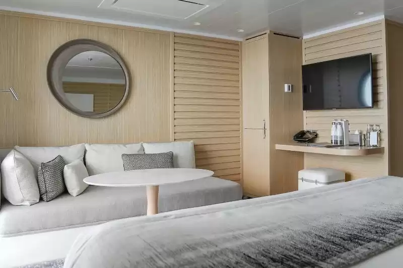 Deluxe Suite Deck 4