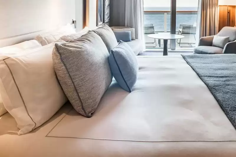 Deluxe Suite Deck 8