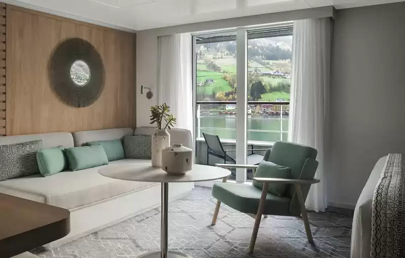 Privilege Suite Deck 6