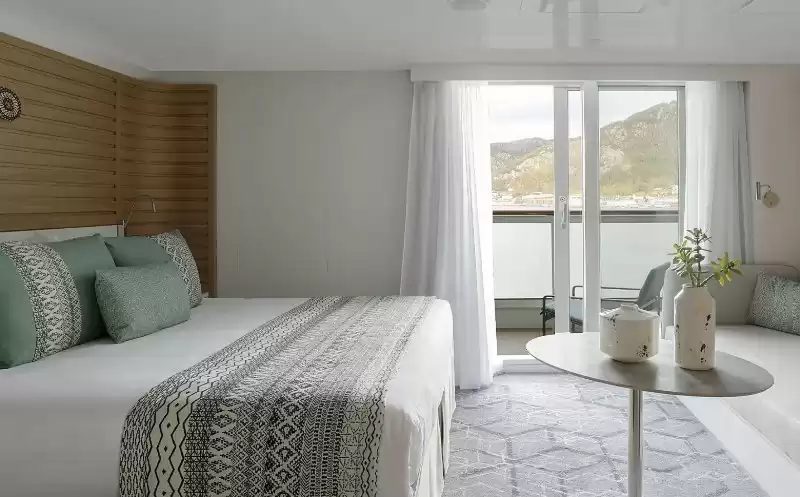 Deluxe Suite Deck 3