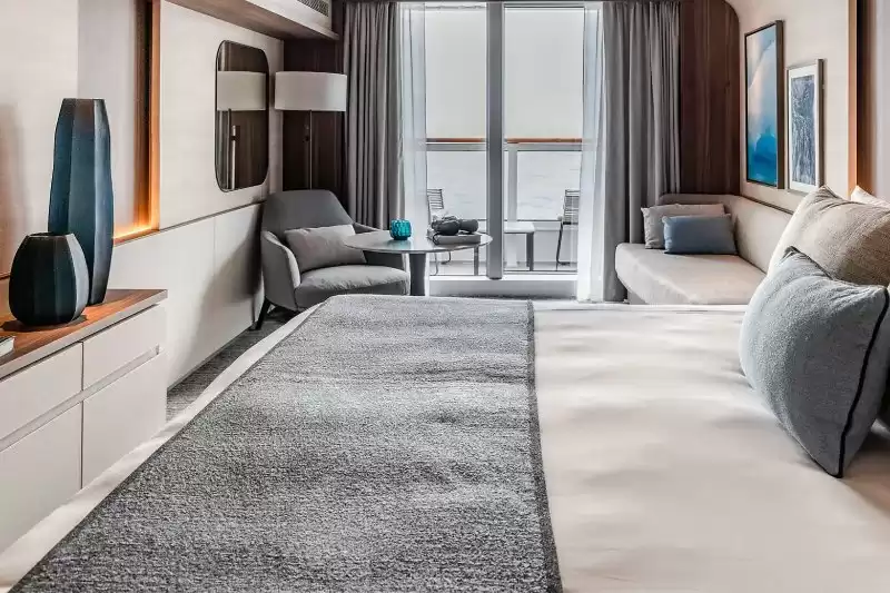 Deluxe Suite Deck 6