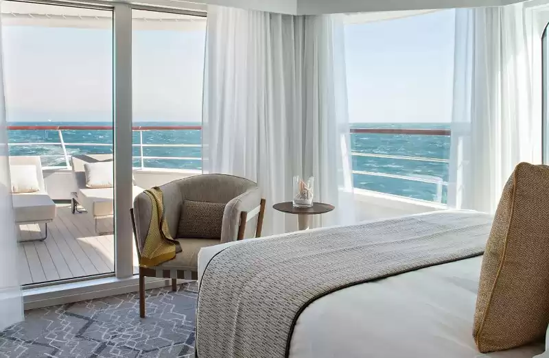 Grand Deluxe Suite Deck 6