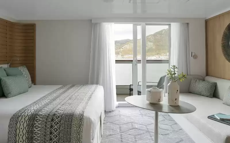 Deluxe Suite Deck 6