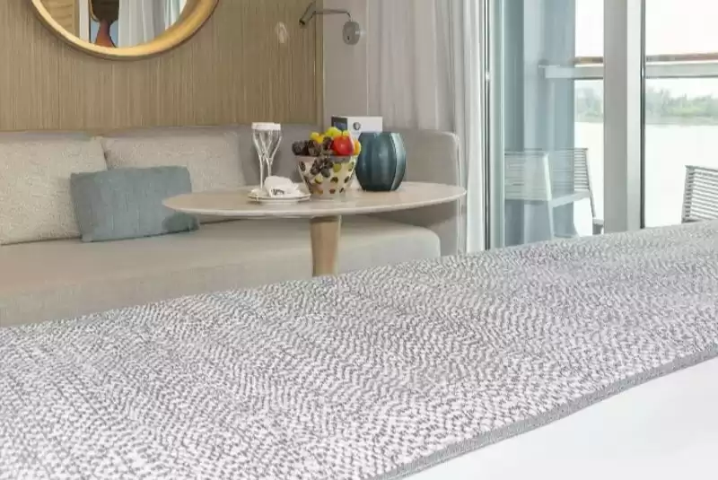 Deluxe Suite Deck 6