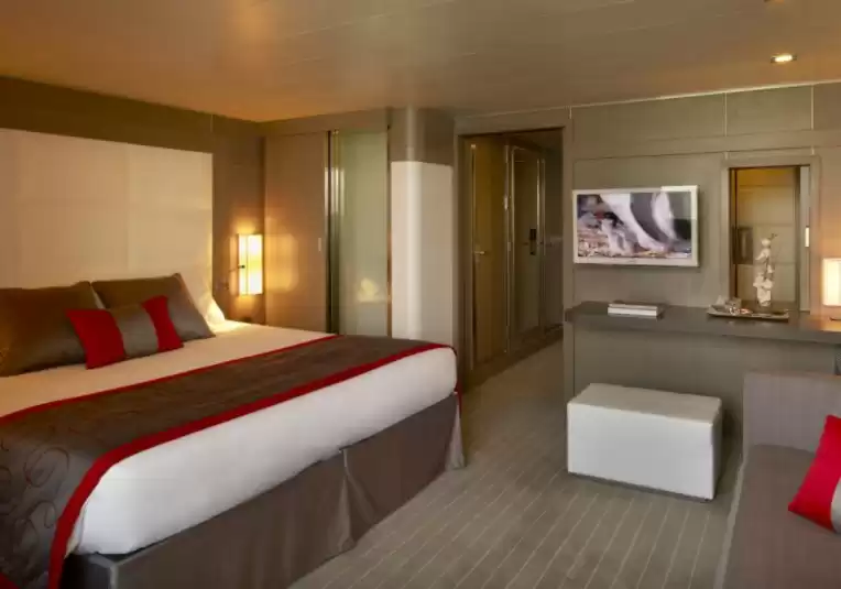 Deluxe Suite Deck 6 