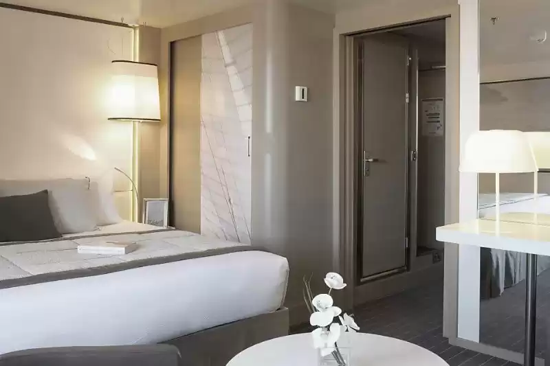 Deluxe Suite Deck 6