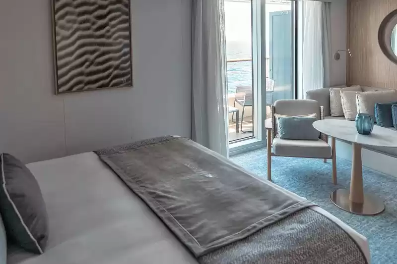 Privilege Suite Deck 6